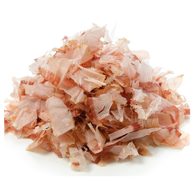 Flakes di bonito secchi di alto contenuto proteico in stile giapponese migliorano i piatti