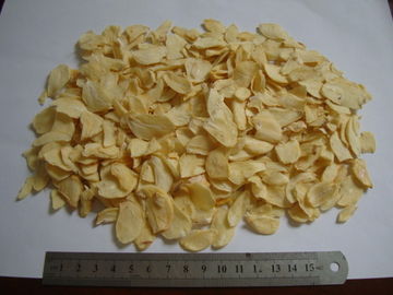 I chip secchi degli spicchi di aglio, aglio disidratato si sfalda con la radice Eco amichevole